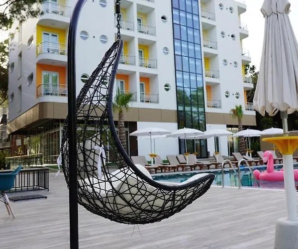 Hotel Monaco & Garden