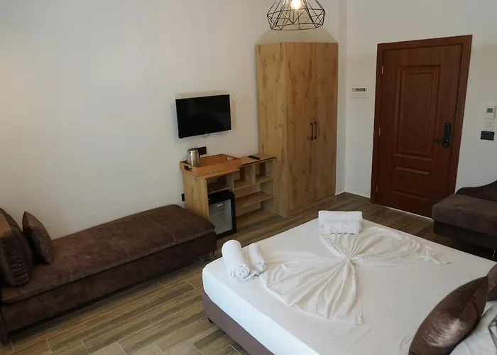 Monaco & Garden Hotel 3*