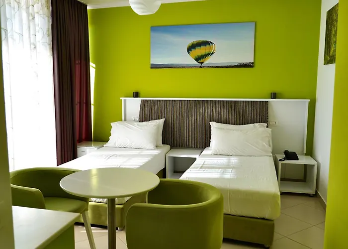 Hotel Monaco & Garden Golem (Tirana)