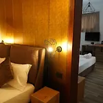 호텔 Monaco & Garden 골렘