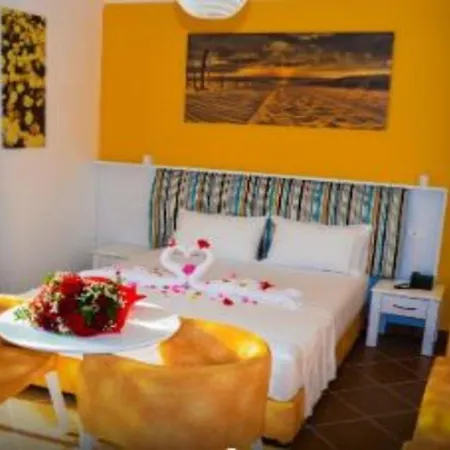 فندق Monaco & Garden 4*