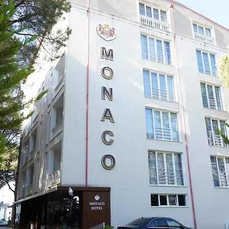 Hotel Monaco & Garden Golem (Tirana)