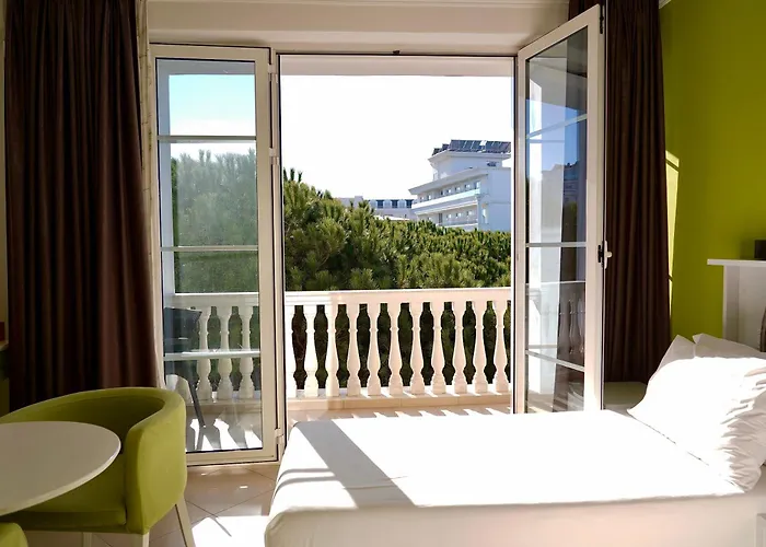 Monaco & Garden Hotel Golem (Tirana)